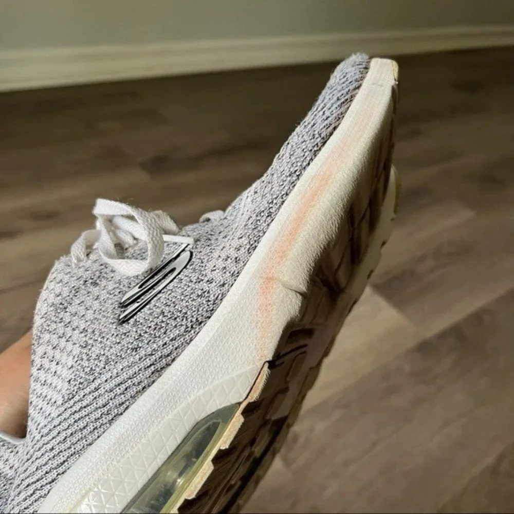 Skechers Women’s Skech Air Extreme Running Sneakers in Grey and White Size 9.5